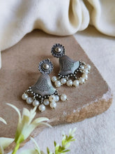 Antique Silver Pearl Stud Earrings | Sarichka