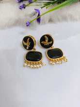 Classy Golden Dangler Earrings | Sarichka - Sarichka FashionSarichka Fashion