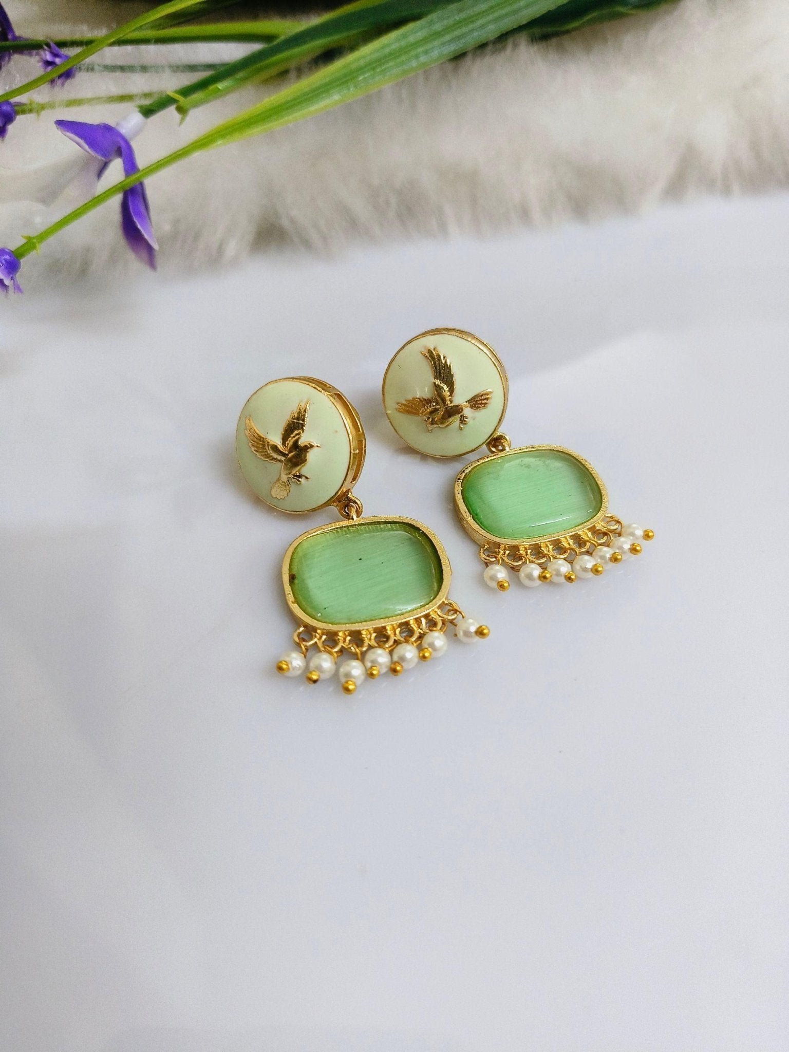 Classy Golden Dangler Earrings | Sarichka - Sarichka FashionSarichka Fashion