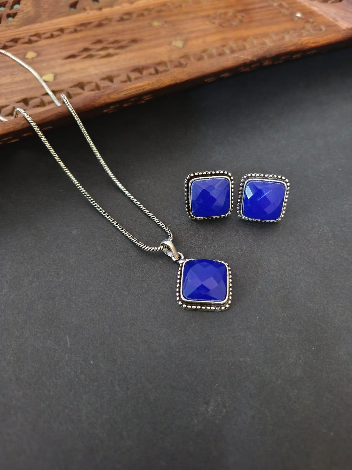Elegant Monalisa Stone Necklace | Sarichka