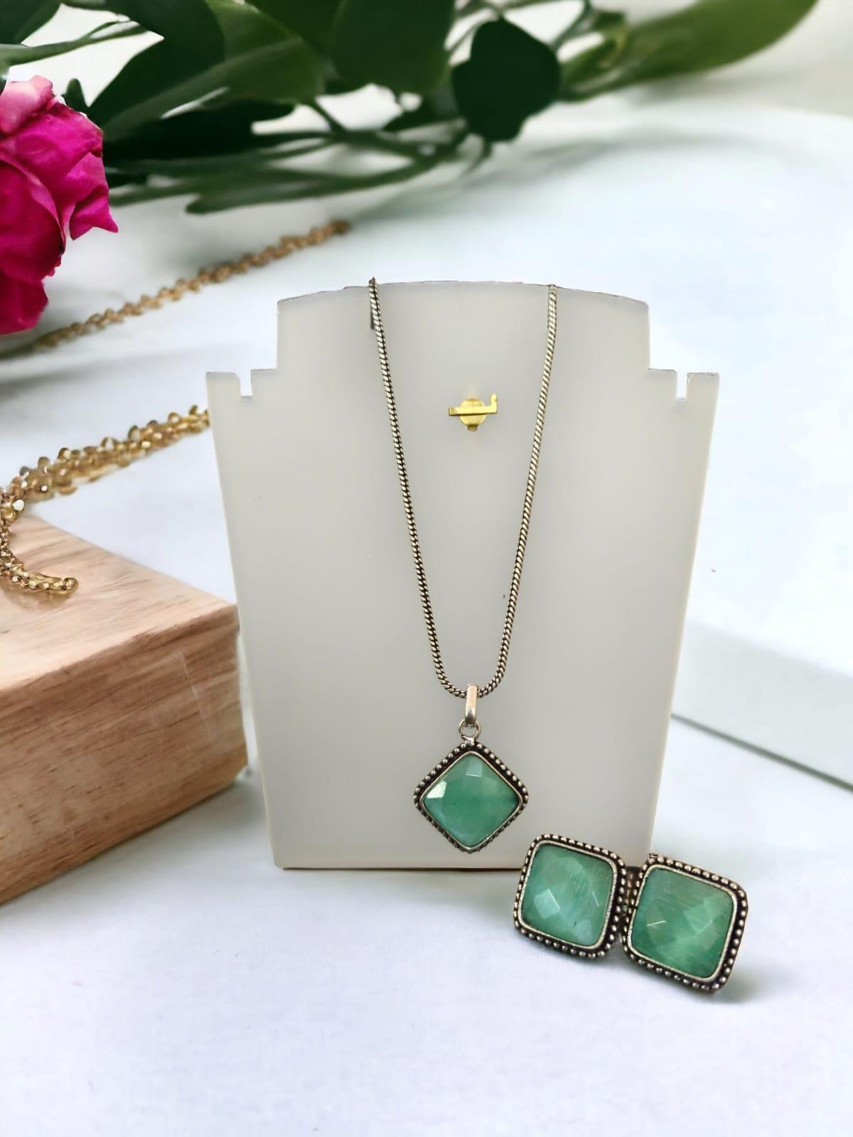 Elegant Monalisa Stone Necklace | Sarichka