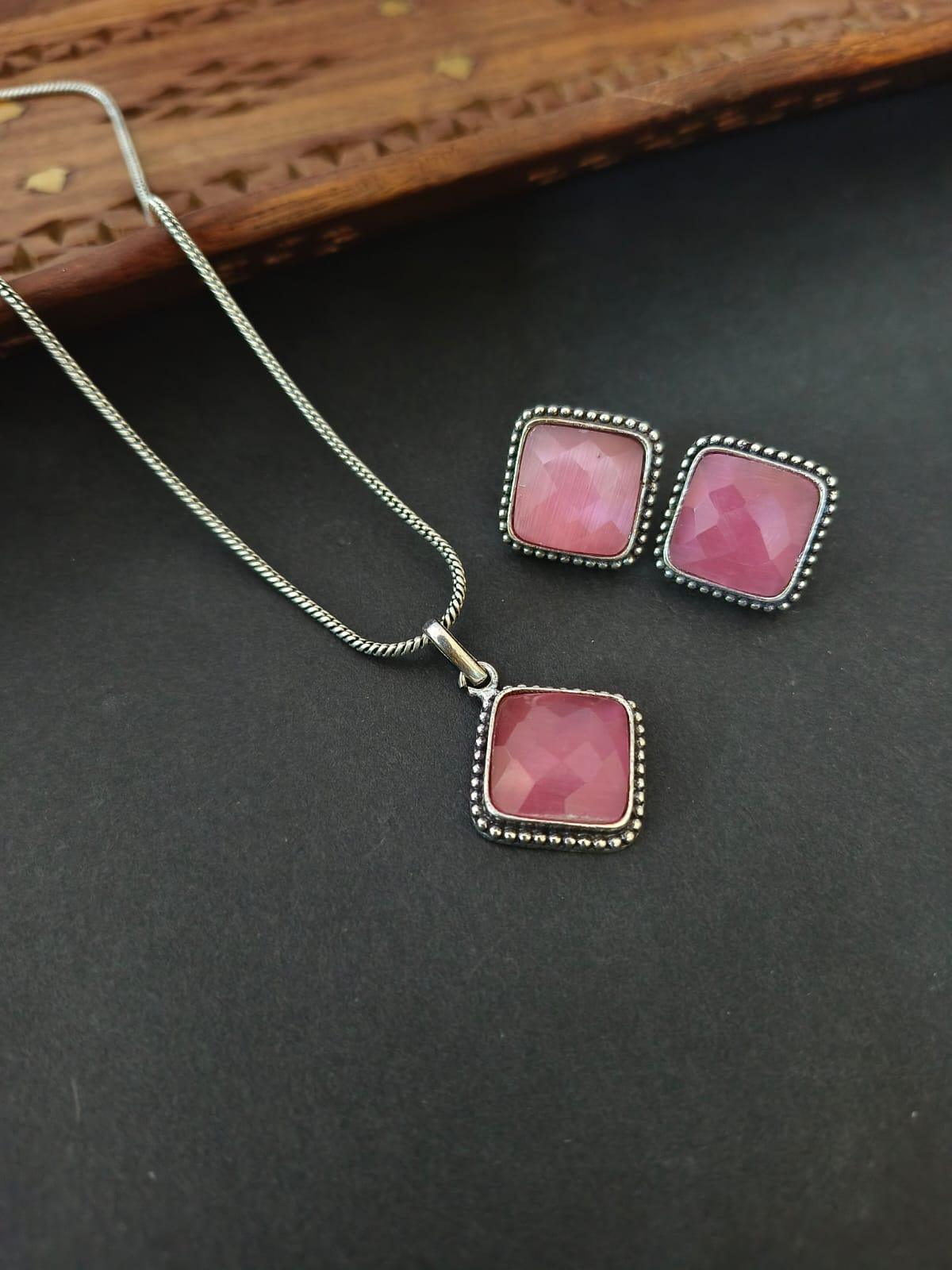Elegant Monalisa Stone Necklace | Sarichka