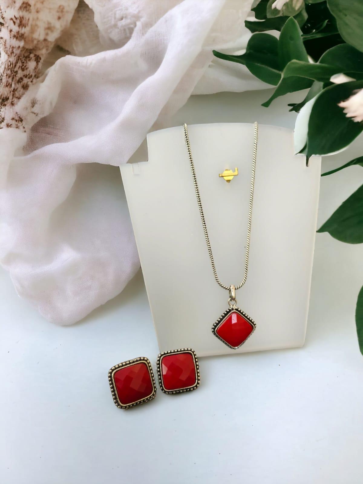Elegant Monalisa Stone Necklace | Sarichka