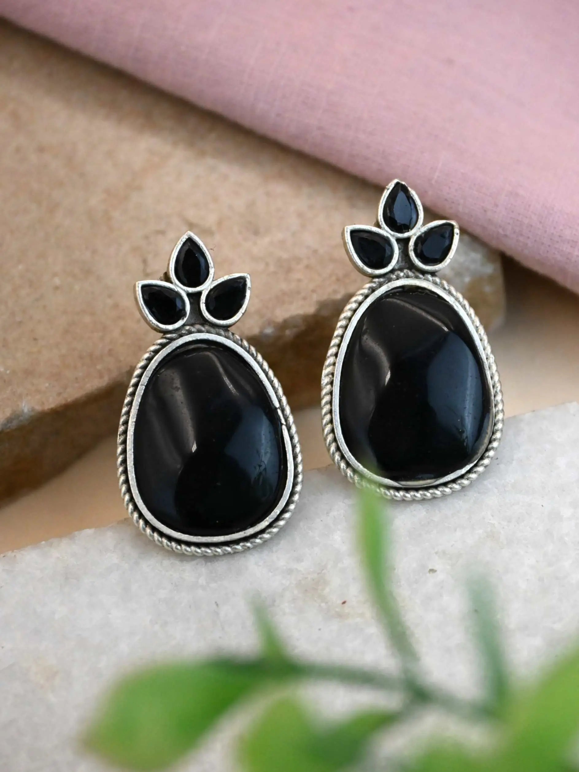Shop Monalisa Oval Casual Stud Earrings Online | Sarichka