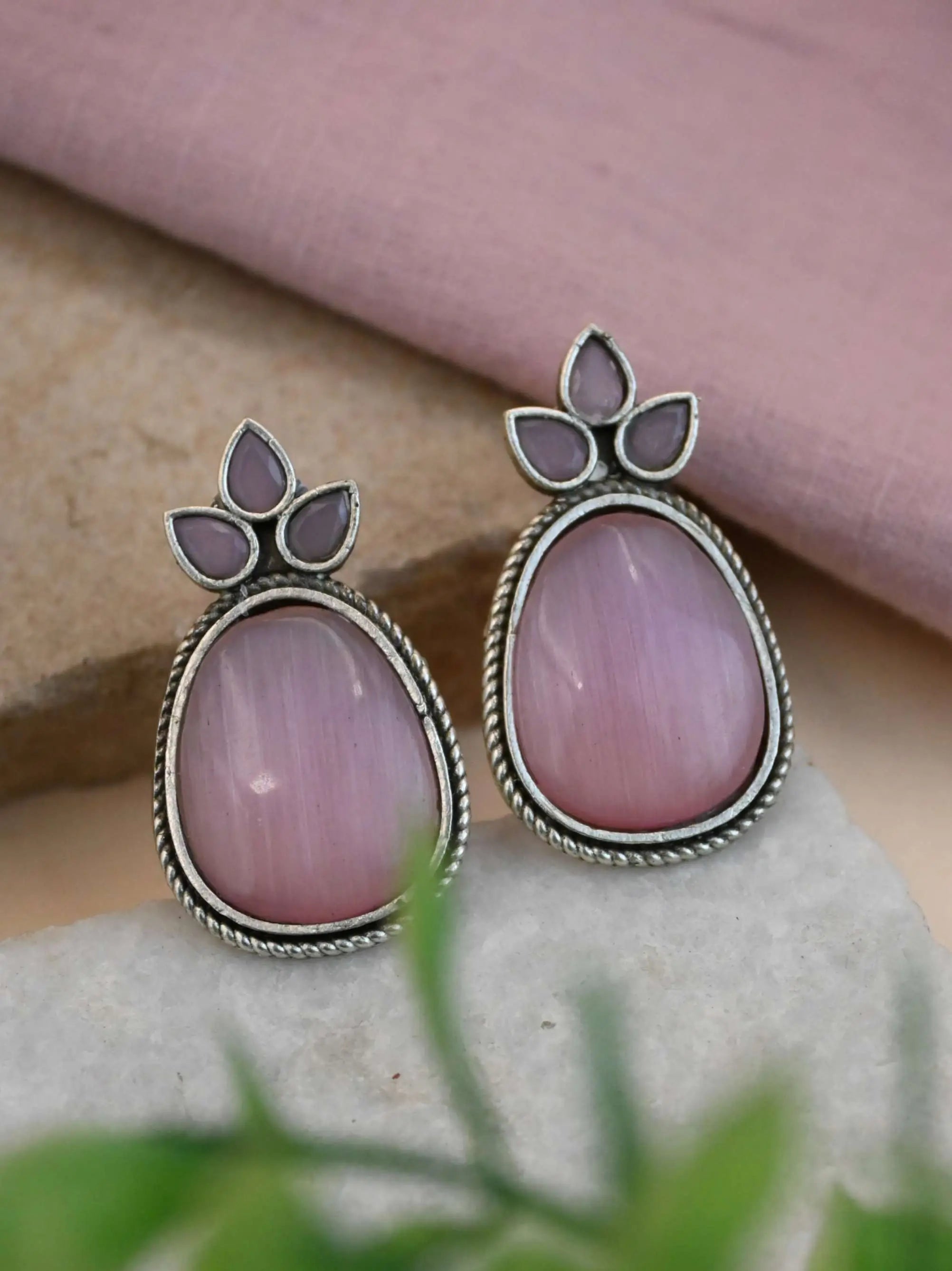 Shop Monalisa Oval Casual Stud Earrings Online | Sarichka