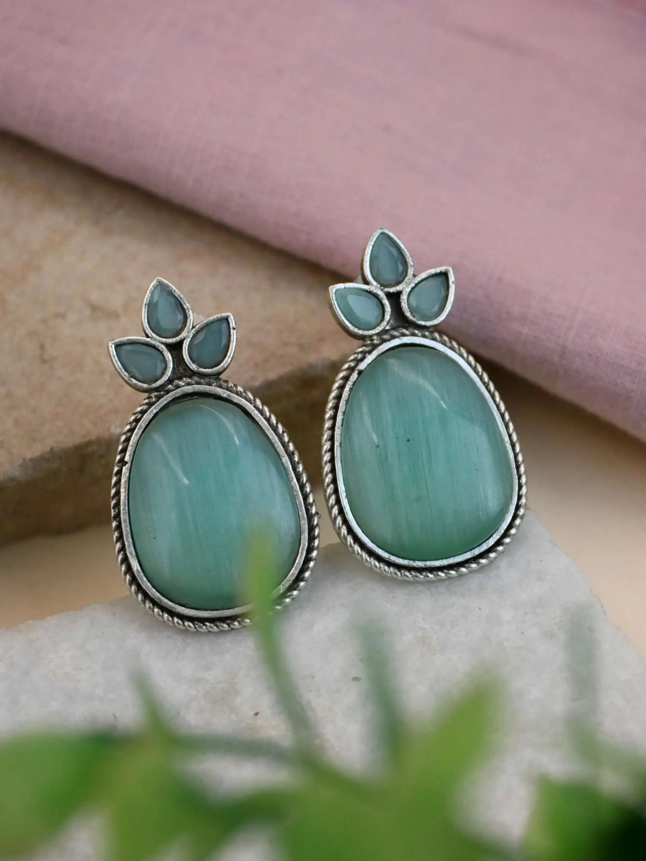 Shop Monalisa Oval Casual Stud Earrings Online | Sarichka