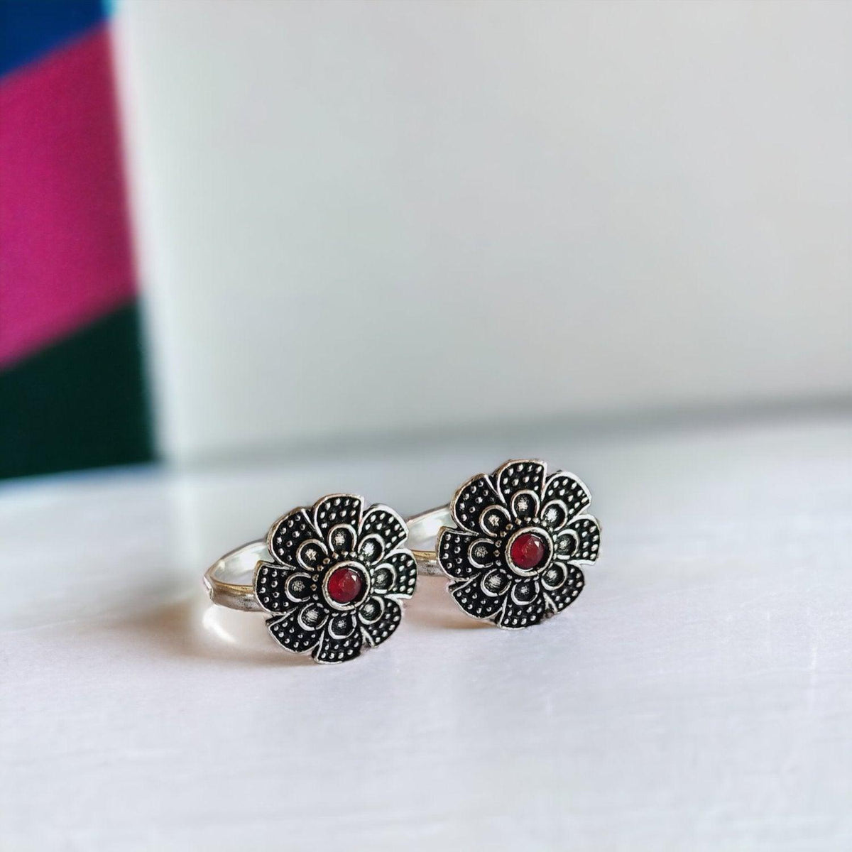 Floral Stone Studded Oxidized Toe Ring | Sarichka