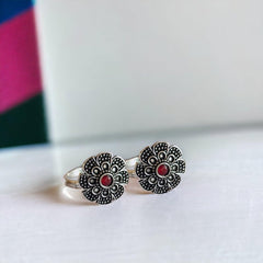 Floral Stone Studded Oxidized Toe Ring | Sarichka