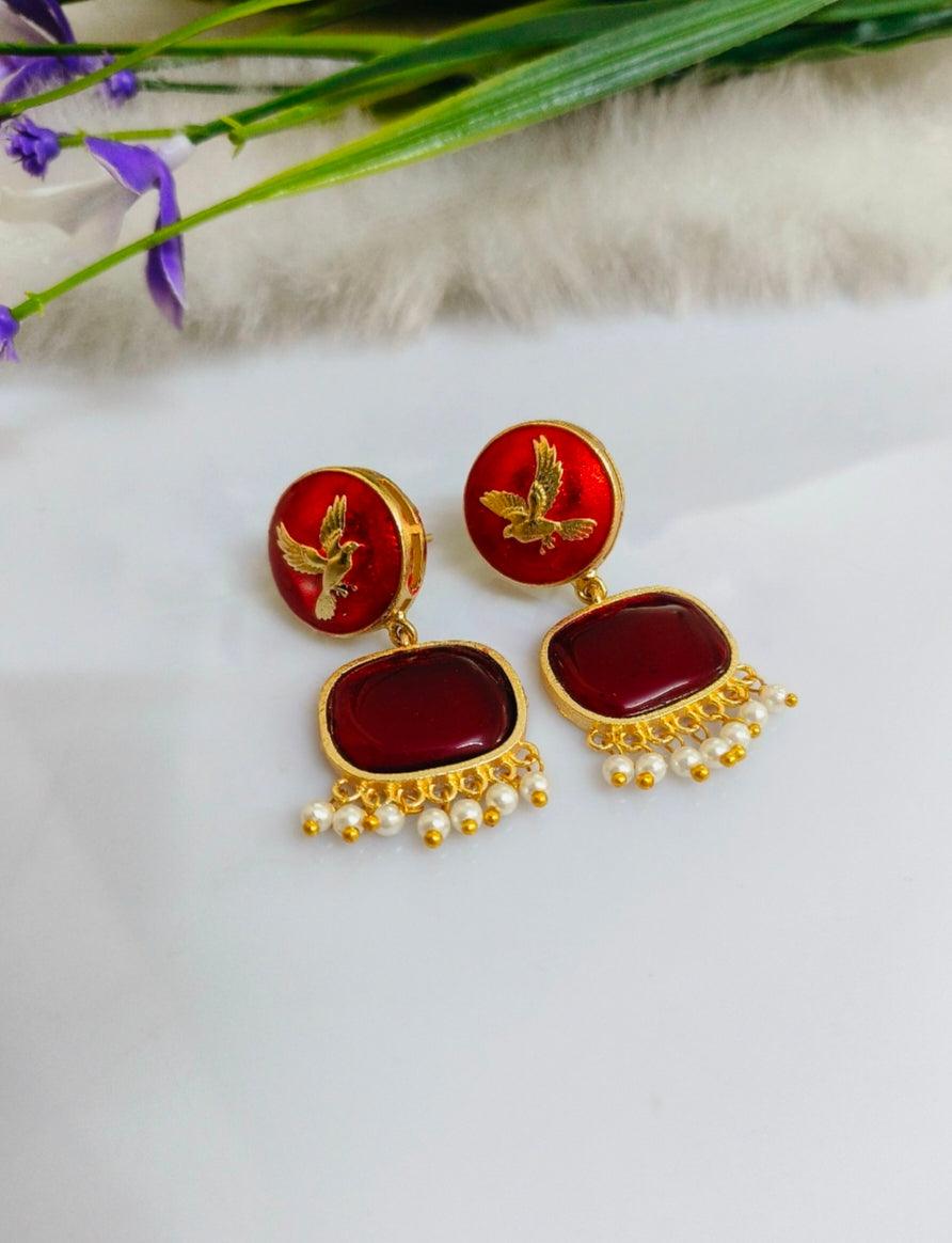 Classy Golden Dangler Earrings | Sarichka - Sarichka FashionSarichka Fashion
